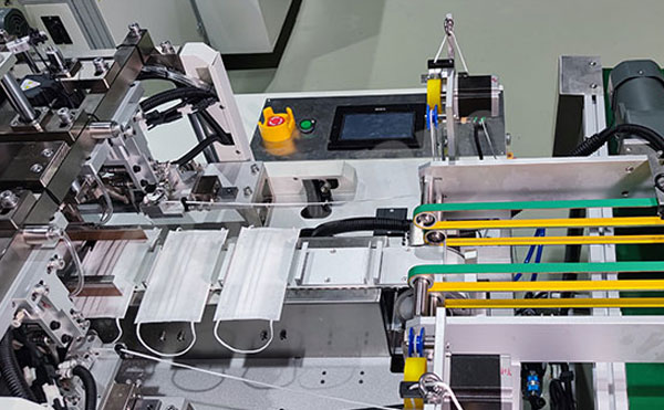 1650354226504709.jpg 高速平面一拖一口罩機1.jpg