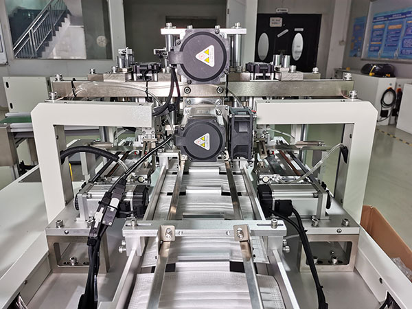 1652253450770475.jpg 平面口罩機(jī)細(xì)節(jié)圖展示.jpg