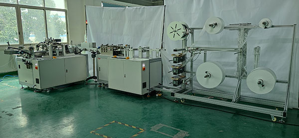1652688162368341.jpg 全自動一拖一口罩生產(chǎn)機.jpg