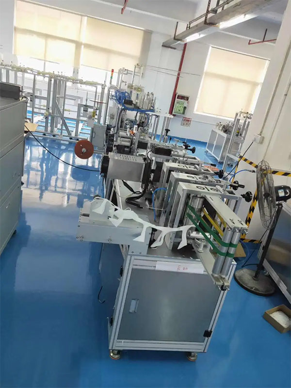 1718698447775117.jpg 口罩機(jī).jpg